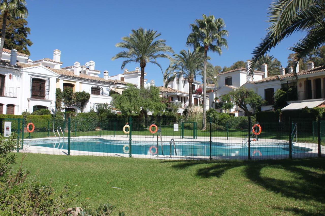 Adosado Junto Al Mar Villa Estepona Bagian luar foto